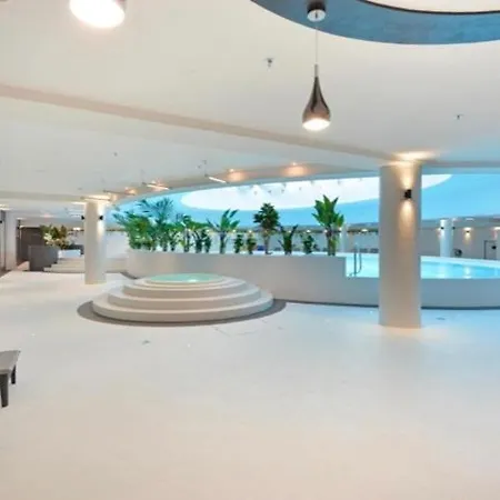 Hanza Tower Bohemia 23 & Pool Appartement